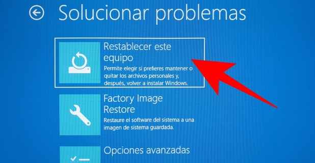 selecciona solucionar problemas y luego restablecer este pc